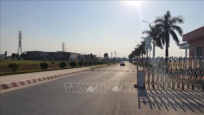 Trong ảnh: Khu công nghiệp Thăng Long - Vĩnh Phúc nằm trên địa bàn huyện Bình Xuyên đã cơ bản hoàn thành cơ sở hạ tầng và đang đón các nhà đầu tư từ các nước vào xây nhà xưởng để sản xuất - kinh doanh. Ảnh: Nguyễn Trọng Lịch- TTXVN

