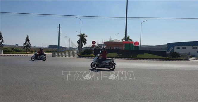 Trong ảnh: Khu công nghiệp Thăng Long- Vĩnh Phúc nằm trên địa bàn huyện Bình Xuyên đã cơ bản hoàn thành cơ sở hạ tầng và đang đón các nhà đầu tư từ các nước vào xây nhà xưởng để sản xuất- kinh doanh. Ảnh: Nguyễn Trọng Lịch- TTXVN

