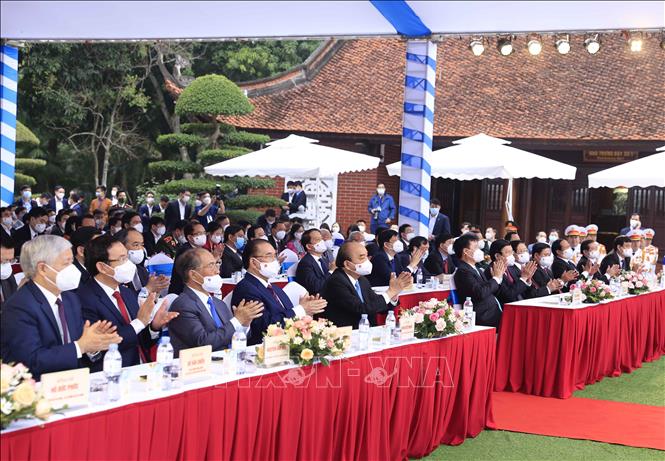 Trong ảnh: Chủ tịch nước Nguyễn Xuân Phúc, các đồng chí lãnh đạo, nguyên Đảng, Nhà nước dự Lễ kỷ niệm. Ảnh: Thống Nhất- TTXVN