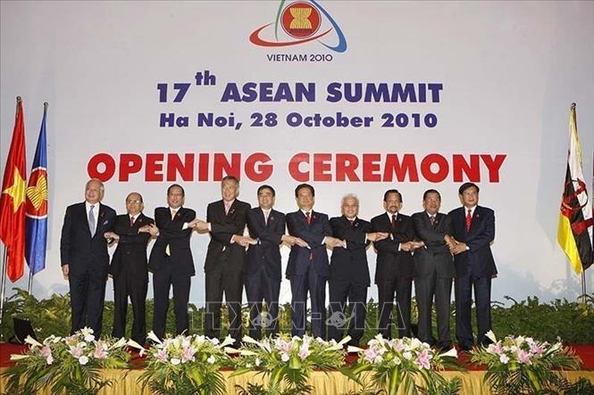 Photo: Vietnam hosts the 16th and 17th ASEAN Summits in Hanoi in October 2010. This was the year Vietnam assumed the role of ASEAN Chair and celebrated its 15th accession anniversary. VNA Photo: Đức Tám