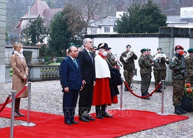 Photo: The official welcome ceremony is held in Bern city for President Nguyen Xuan Phuc, who is on his official visit to Switzerland from November 25-29, 2021. VNA Photo: Thống Nhất