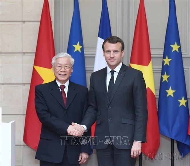 Photo: General Secretary of the Central Committee of the Communist Party of Vietnam Nguyen Phu Trong meets French President Emmanuel Macron in Paris on March 27, 2018 as part of the Vietnamese Party leader’s official visit to France from March 25-27, 2018. VNA Photo: Trí Dũng  