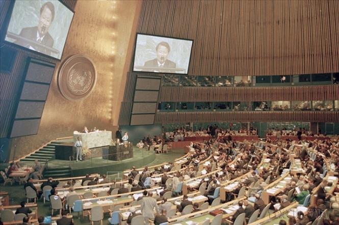 President Tran Duc Luong addresses the UN Millennium Summit in New York on September 6, 2000. VNA Photo: Trọng Nghiệp