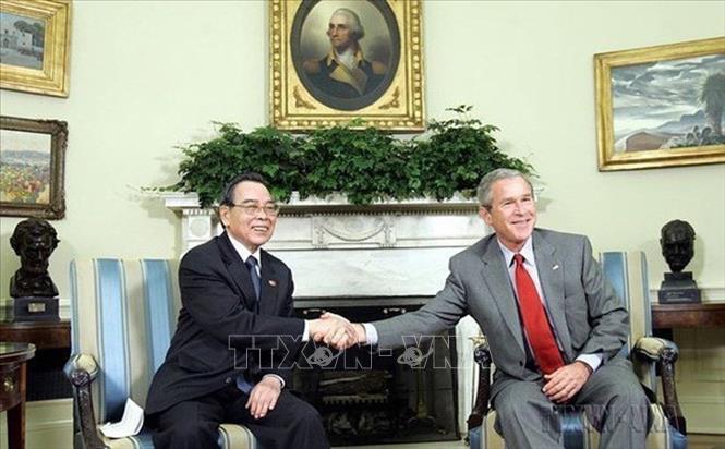 The historic handshake between Prime Minister Phan Van Khai and President George W. Bush at the White House on June 21, 2005 during the former’s visit to the US from June 19 to 25, 2005, marking a new development in bilateral links after 10 years of normalised relations. This was also the first official tour of the US by a Government leader of Vietnam in three decades since the end of the war. AP Photo/VNA