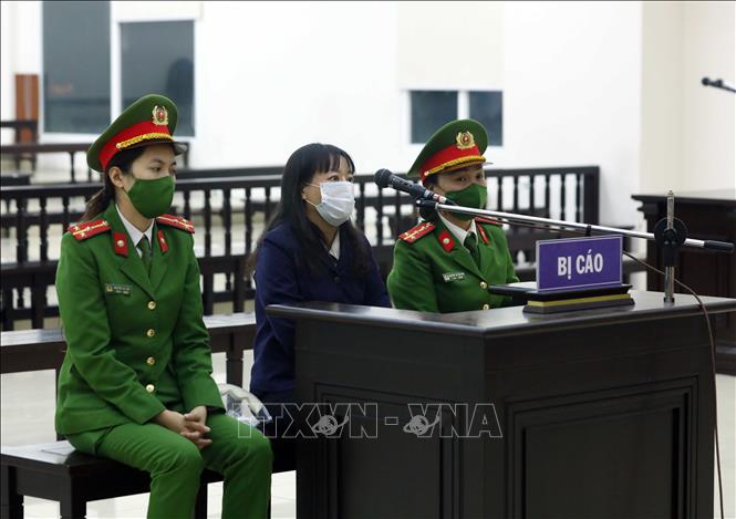 Trong ảnh: Bị cáo Phạm Thị Đoan Trang nghe Thẩm phán, Chủ tọa Phiên tòa tuyên án. Ảnh: Phạm Kiên - TTXVN

