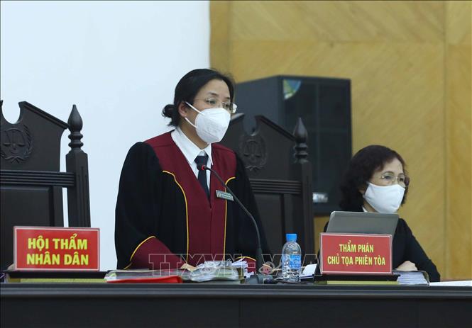 Trong ảnh: Thẩm phán, Chủ tọa Phiên tòa Chử Phương Ngọc tuyên án với Bị cáo Phạm Thị Đoan Trang. Ảnh: Phạm Kiên - TTXVN