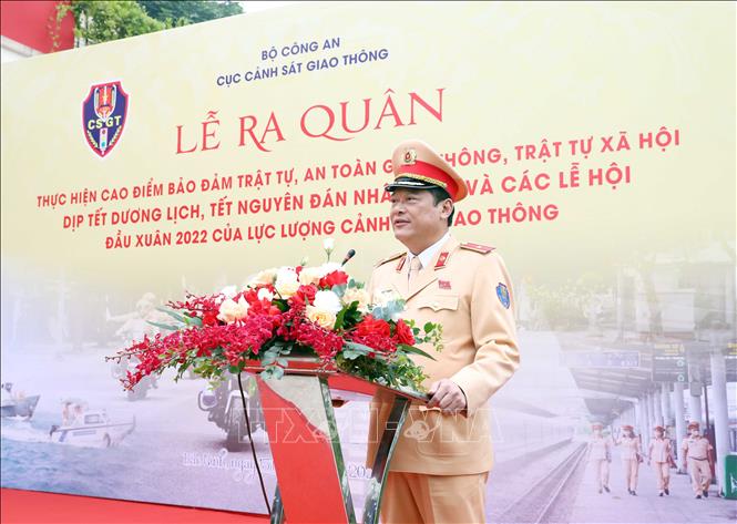 Trong ảnh: Thiếu tướng Lê Xuân Đức, Phó Cục trưởng Cục Cảnh sát giao thông, Bộ Công an phát lệnh ra quân. Ảnh: Phạm Kiên - TTXVN
