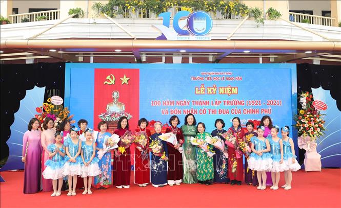 Trong ảnh: Tri ân các thế hệ cán bộ, giáo viên của nhà trường tại lễ kỷ niệm. Ảnh: Thanh Tùng - TTXVN 