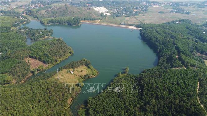Trong ảnh: Hồ Khoang Tải có dung tích 0,85 triệu m3 thuộc địa bàn xã Cự Thắng, huyện Thanh Sơn. Ảnh: Vũ Sinh – TTXVN