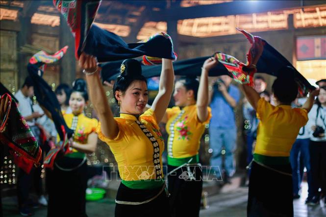 Photo: Traditional Xoe dance of Thai ethnic group. VNA Photo: Trọng Đạt 