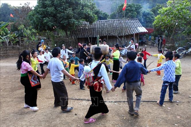 Photo: Celebrating New Year festival with Xoe dance in Pat hamlet, Chieng Ngan district, Son La province. VNA Photo