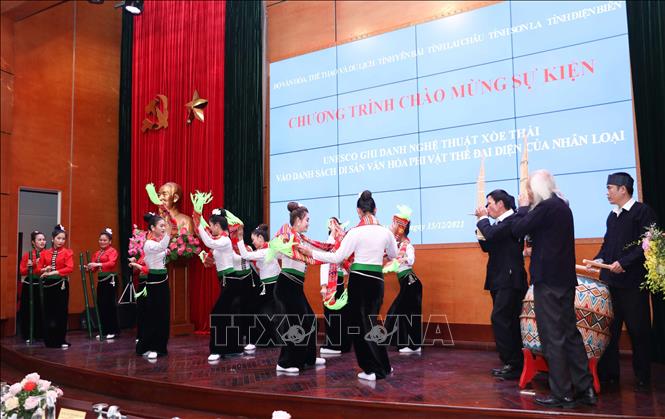 Photo: Thai Ethnic people perform their Xoe Thai Dance to celebrate the recognition of the traditional dance as an Intangible Cultural Heritage of Humanity. VNA Photo: Thanh Tùng