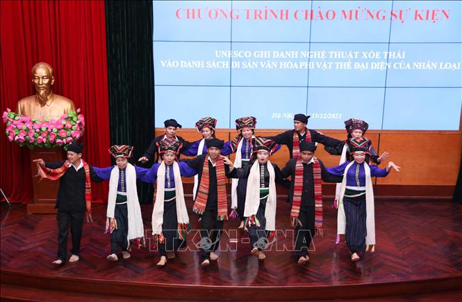 Photo: Thai Ethnic people perform their Xoe Thai Dance to celebrate the recognition of the traditional dance as an Intangible Cultural Heritage of Humanity. VNA Photo: Thanh Tùng