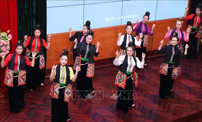 Photo: Thai Ethnic people perform their Xoe Thai Dance to celebrate the recognition of the traditional dance as an Intangible Cultural Heritage of Humanity. VNA Photo: Thanh Tùng