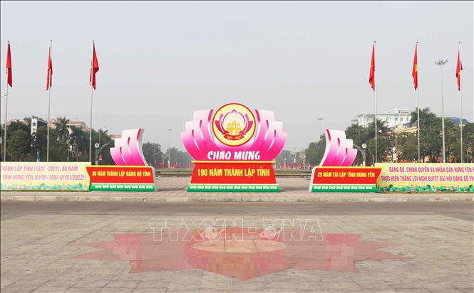Trong ảnh: Khu vực quảng trường Nguyễn Văn Linh được trang trí rực rỡ. Ảnh: Đinh Tuấn - TTXVN