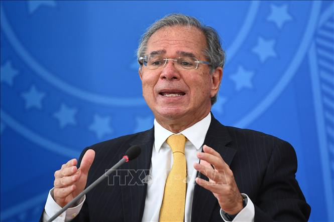 Trong ảnh (tư liệu): Bộ trưởng Kinh tế Brazil Paulo Guedes phát biểu trong cuộc họp báo tại Brasilia, Brazil, ngày 5/2/2021. Ảnh: AFP/ TTXVN
