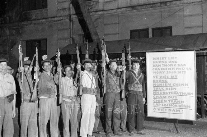 Trong ảnh: Các chiến sĩ tự vệ nhà máy Y (Hà Nội) mít tinh hưởng ứng tuyên bố của Chính phủ ngày 26/10/1972, quyết tâm đánh thắng hoàn toàn giặc Mỹ. Ảnh: Ngọc Quán - TTXVN