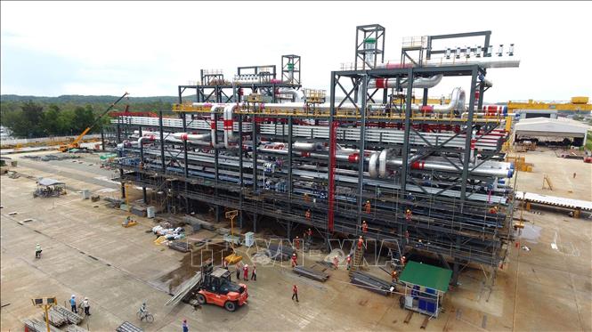 Trong ảnh: Công ty TNHH Công nghiệp nặng Doosan Việt Nam, vốn đầu tư của Hàn Quốc, tại khu kinh tế Dung Quất (Quảng Ngãi). Ảnh: Danh Lam - TTXVN