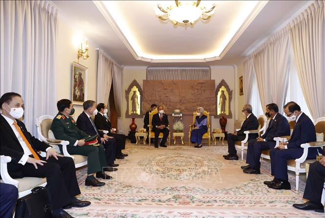 Chủ tịch nước Nguyễn Xuân Phúc gặp Hoàng Thái hậu Norodom Monineath Sihanouk. Ảnh: Thống Nhất – TTXVN
