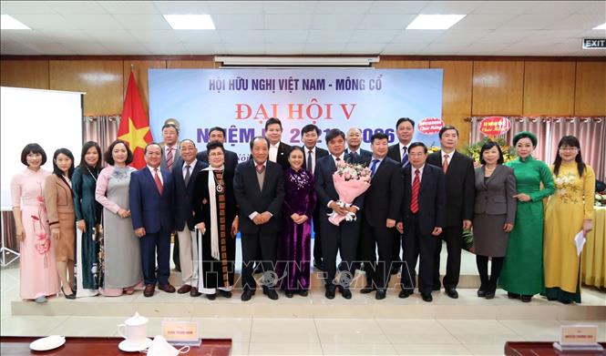 Ban Chấp hành Hội Hữu nghị Việt Nam – Mông Cổ khóa V, nhiệm kỳ 2021 – 2026 ra mắt Đại hội. Ảnh: Văn Điệp - TTXVN