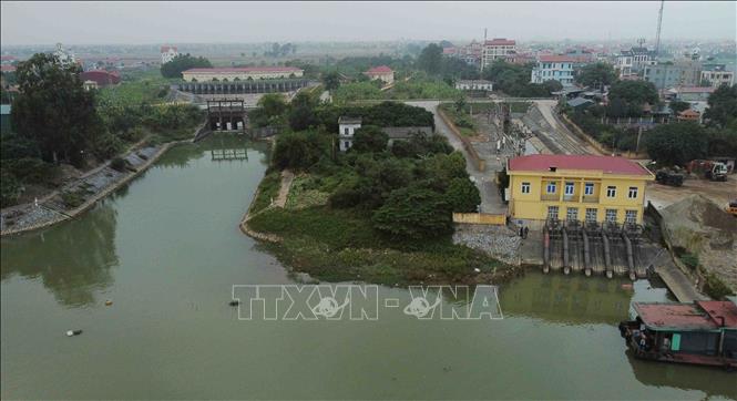 Trong ảnh: Hệ thống trạm bơm tưới kênh Vàng 3 – Lương Tài (huyện lương tài) có công suất 2.400 m3/h, phục vụ tưới tiêu cho 1.300ha lúa 2 vụ của huyện Lương Tài. Ảnh: Vũ Sinh – TTXVN