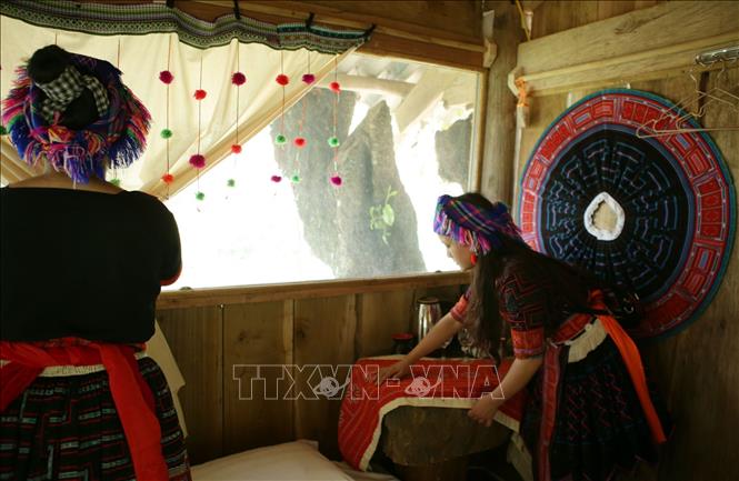 Trong ảnh: Các homestay được trang trí mang đậm bản sắc dân tộc Mông. Ảnh: Quý Trung - TTXVN