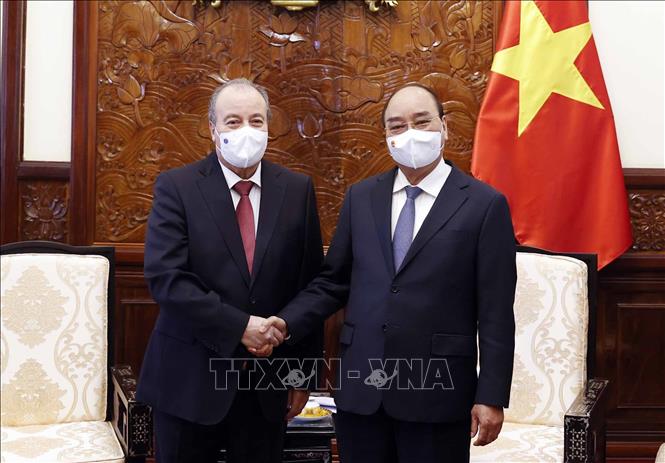 Photo: President Nguyen Xuan Phuc receives Algerian Ambassador to Vietnam Abdelhamid Boubazine. VNA Photo: Thống Nhất