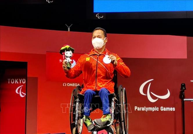 Le Van Cong wins a silver medal in the men’s 49kg powerlifting at the Tokyo 2020 Paralympics. 