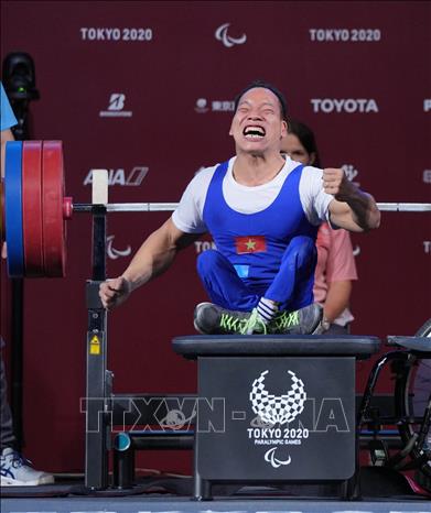 Le Van Cong wins a silver medal in the men’s 49kg powerlifting at the Tokyo 2020 Paralympics. 