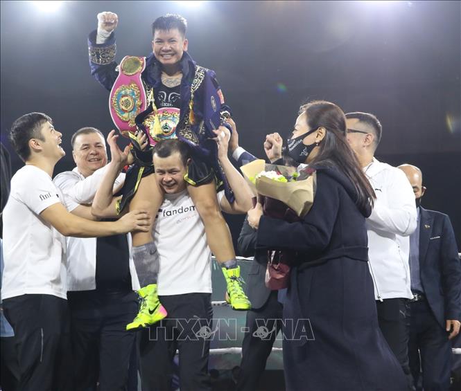 Nguyen Thi Thu Nhi becomes the first Vietnamese boxer to win a World Boxing Organisation belt in the women's mini-flyweight title fight. VNA Photo: Mạnh Hùng