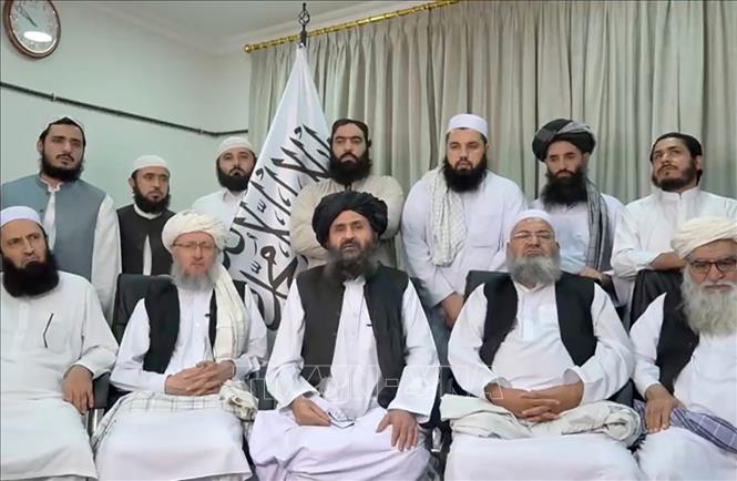 Theo truyền thông Afghanistan, các lãnh đạo của Taliban (ảnh) đã hoàn tất thảo luận về việc thành lập Chính phủ mới. Cuộc thảo luận do lãnh đạo tối cao, ông Mullah Haibatullah Akhundzada (ảnh), chủ trì và diễn ra tại tỉnh miền Nam Kandahar. Đại diện lực lượng này từng khẳng định Chính phủ mới sẽ gồm nhiều thành phần, mang tính đại diện cho tất cả người dân Afghanistan. REUTERS/TTXVN