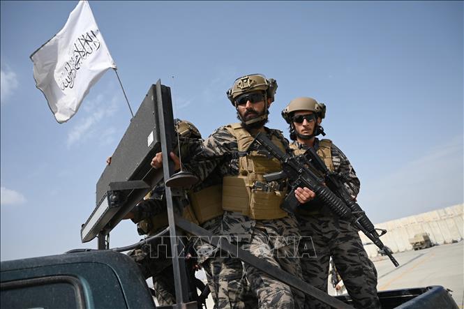 Ngày 31/8/2021, người phát ngôn của Taliban Zabihullah Mujahid thông báo Taliban đã triển khai các lực lượng đặc nhiệm Badri tới sân bay quốc tế Hamid Karzai ở thủ đô Kabul của Afghanistan, chỉ vài giờ sau khi những binh sĩ Mỹ cuối cùng rút quân khỏi sân bay này. Phát biểu với báo giới tại đây, người phát ngôn Mujahid nhấn mạnh Taliban sẵn sàng đảm bảo an ninh cho sân bay và 