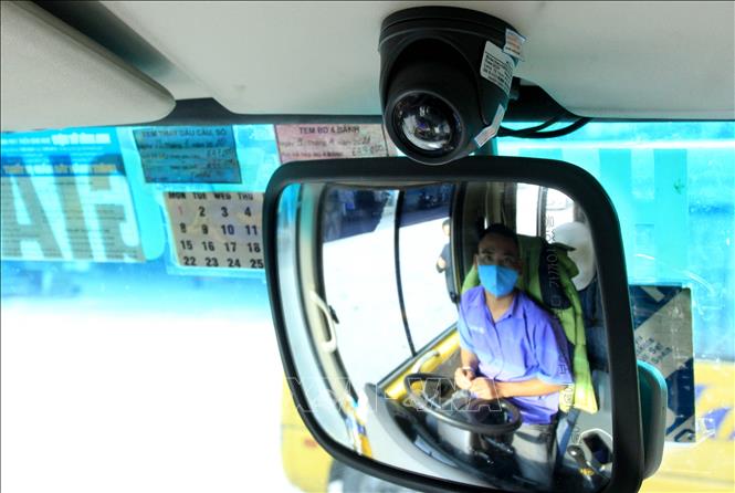 Trong ảnh: Camera được lắp đặt trên phương tiện vận tải của Công ty cổ phần xe khách Hoàng Hà. Ảnh: Thế Duyệt – TTXVN