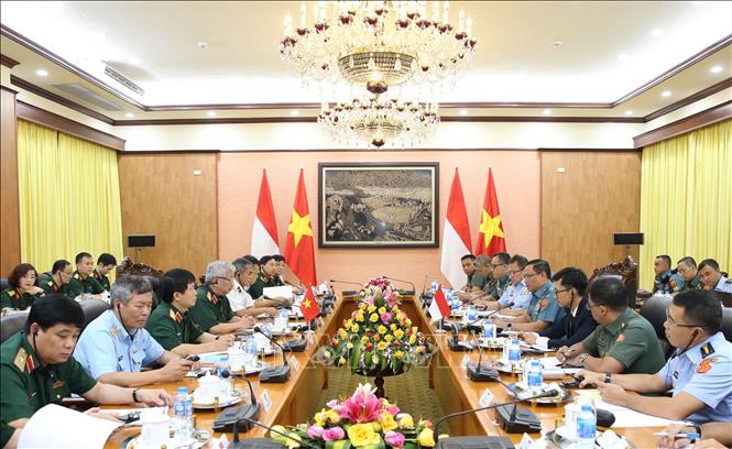 Trong ảnh: Thượng tướng Nguyễn Chí Vịnh, Thứ trưởng Bộ Quốc phòng, Trưởng đoàn đại biểu quân sự cấp cao Việt Nam và Phó đô đốc Agus Setiadji, Tổng Thư ký Bộ Quốc phòng Indonesia, Trưởng đoàn đại biểu quân sự cấp cao Bộ Quốc phòng Indonesia chủ trì Đối thoại Chính sách Quốc phòng Việt Nam - Indonesia lần thứ nhất (2019). Ảnh: Dương Giang - TTXVN