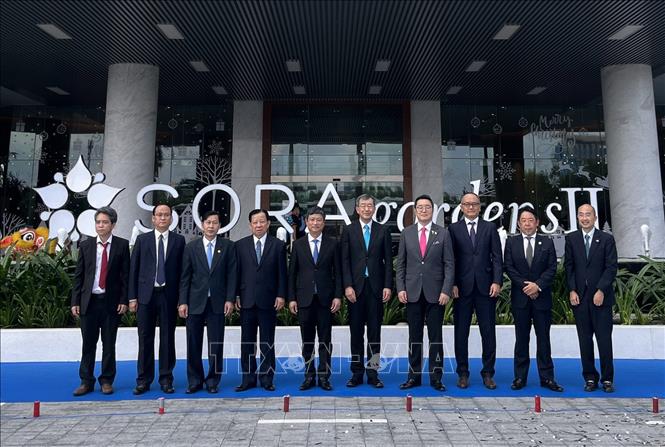 Trong ảnh: Lãnh đạo Bình Dương và ông Watanabe Nobuhiro, Tổng Lãnh sự Nhật Bản tại Thành phố Hồ Chí Minh tại lễ khánh thành chung cư Sora gardens II. Ảnh: Văn Hướng TTXVN