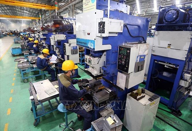 Dây chuyền gia công thép của Công ty TNHH Một thành viên Gia công Thép Chu Lai, thuộc Công ty Cổ phần Ô tô Trường Hải (THACO), tại khu phức hợp Chu Lai, huyện Núi Thành, tỉnh Quảng Nam. Ảnh: Danh Lam – TTXVN