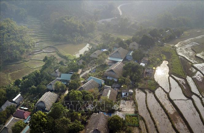 Trong ảnh: Cuộc sống yên bình tại bản Giang Mỗ. Ảnh: Trọng Đạt-TTXVN