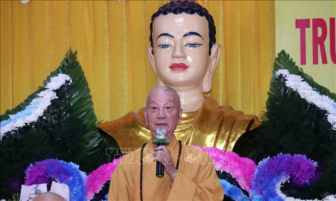 Trong ảnh: Trưởng lão Hòa thượng Thích Trí Quảng, Quyền Pháp chủ Hội đồng Chứng minh Giáo hội Phật giáo Việt Nam phát biểu sau nghi thức tiếp nhận suy tôn. Ảnh: Xuân Khu-TTXVN