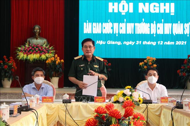 Trong ảnh: Trung tướng Nguyễn Xuân Dắt, Tư lệnh Quân khu 9 phát biểu tại hội nghị. Ảnh: Hồng Thái - TTXVN