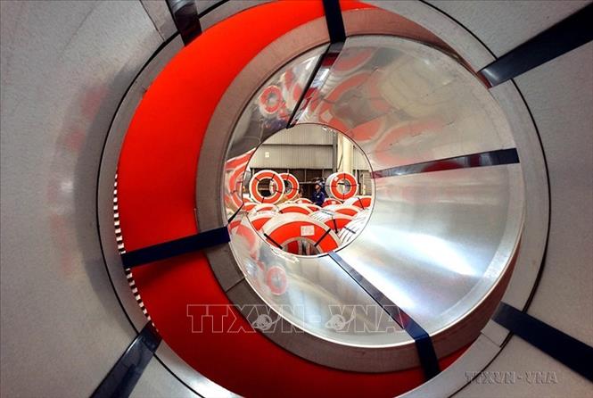 Tôn thành phẩm ở nhà máy sản xuất thép lá mạ, Công ty Cổ phần Tôn Đông Á, tại KCN Đồng An 2, TP. Thủ Dầu Một, tỉnh Bình Dương. Ảnh: Mạnh Linh-TTXVN