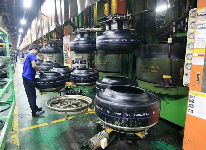Dây chuyền sản xuất lốp ô tô tại nhà máy của Công ty TNHH Lốp Kumho Việt Nam, KCN Mỹ Phước 1, huyện Bến Cát (tỉnh Bình Dương). Ảnh: Vũ Sinh - TTXVN