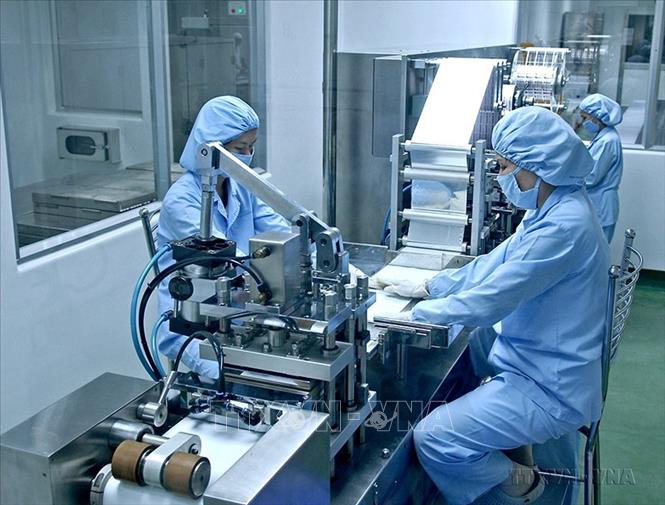 Dây chuyền ép vỉ tự động tại nhà máy của Công ty CP dược Sài Gòn (Sapharco), Khu công nghiệp Việt Nam – Singapore (VSIP), tỉnh Bình Dương Ảnh: Thế Anh-TTXVN