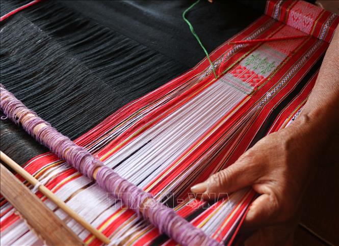 Trong ảnh: Những nét hoa văn tinh xảo của những tấm thổ cẩm của dân tộc Jrai tại Tây Nguyên. Ảnh: Hồng Điệp - TTXVN