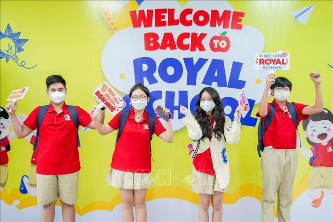 Photo: Students from Royal School return to their classrooms. VNA Photo. 