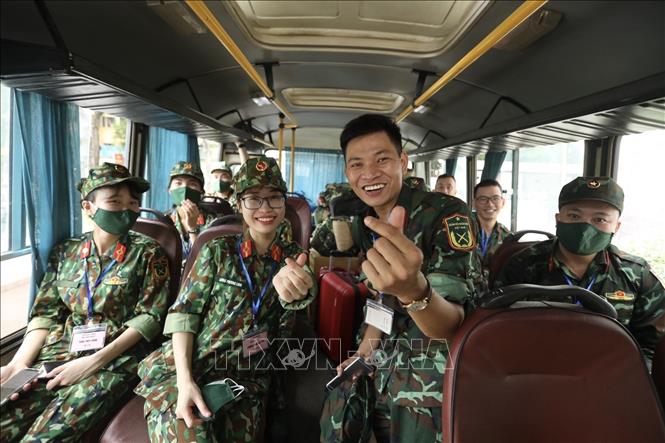 Trong ảnh: Nụ cười rạng rỡ của các học viên Học viện Quân y trước khi lên đường vào Nam chống dịch COVID-19. Ảnh: Minh Quyết - TTXVN