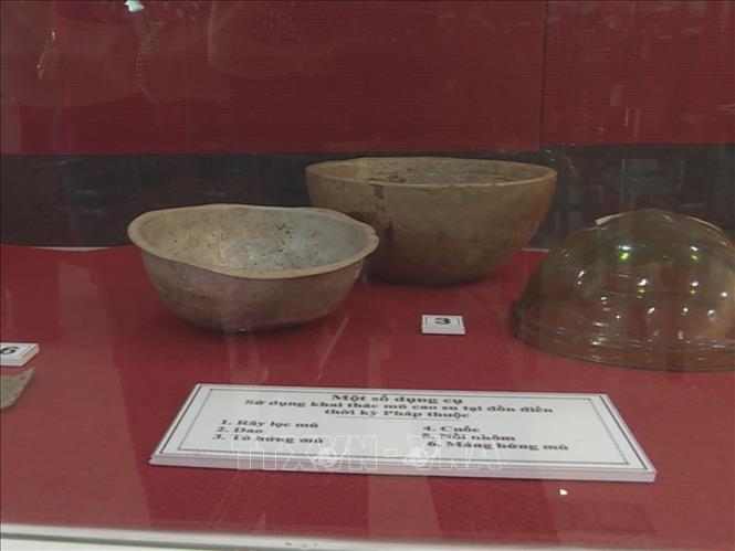 Trong ảnh: Không gian trưng bày hình ảnh, kỷ vật Phú Riềng đỏ. Ảnh: K GỬIH –TTXVN 