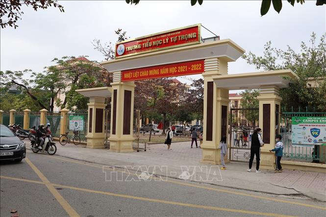 Trong ảnh: Trường Tiểu học Lý Tự Trọng (thành phố Ninh Bình) phải tạm dừng dạy học trực tiếp do phát hiện 9 trường hợp F0. Ảnh: Đức Phương - TTXVN
