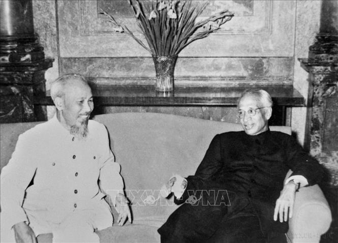Chủ tịch Hồ Chí Minh tiếp Phó Tổng thống Ấn Độ Sarvepalli Radhakrishnan thăm Việt Nam (Hà Nội, 12/9/1957). Ảnh: TTXVN
