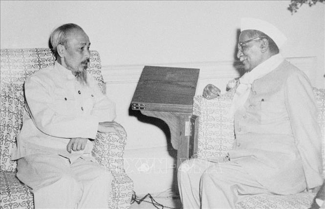 Chủ tịch Hồ Chí Minh gặp Tổng thống Rajendra Prasad trong chuyến thăm hữu nghị Ấn Độ, ngày 5/2/1958. Ảnh: TTXVN
