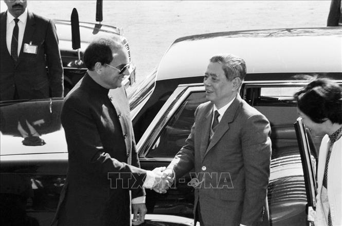 Thủ tướng Rajiv Gandhi đón Tổng Bí thư Nguyễn Văn Linh thăm hữu nghị chính thức Ấn Độ và dự Lễ kỷ niệm lần thứ 39 ngày thành lập nước Cộng hoà Ấn Độ từ ngày 23 – 28/1/1989. Ảnh: Xuân Lâm – TTXVN
